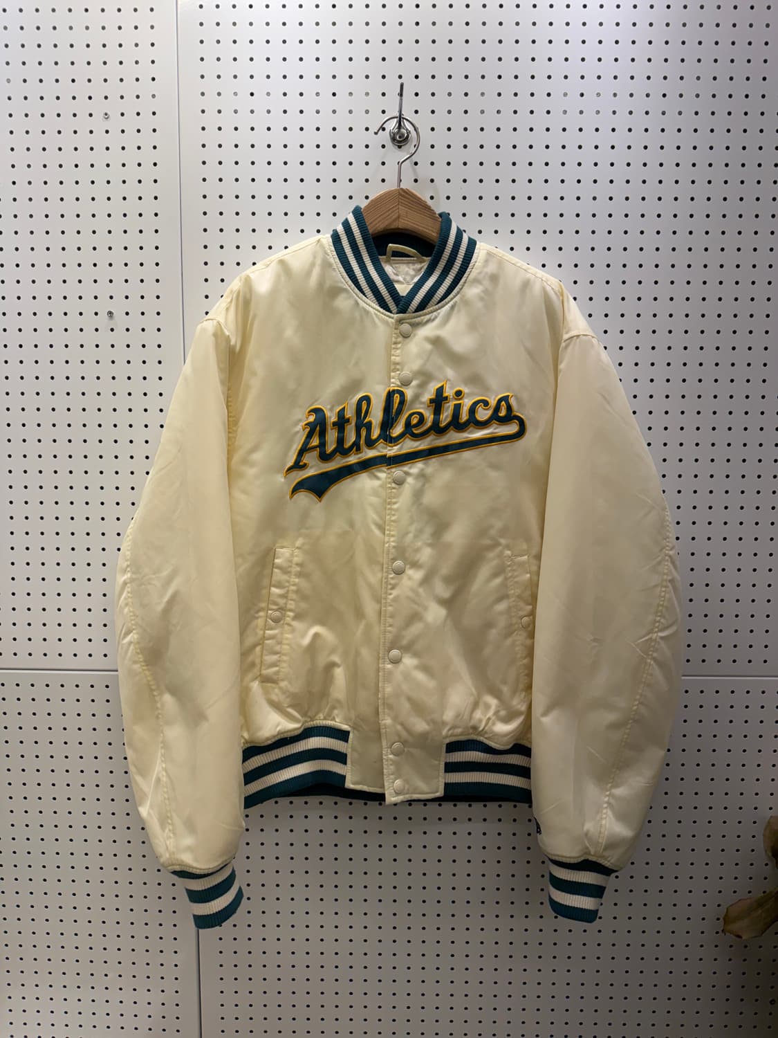 뉴에라 애슬레티코 바시티 점퍼 U164 상품이미지2