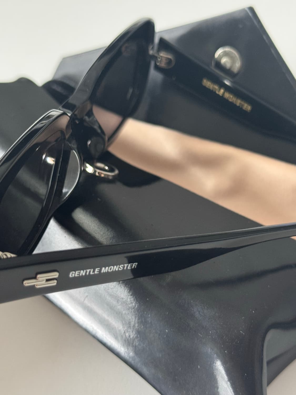 젠틀몬스터 블리스 BLISS-01 선글라스 블랙 상품이미지5