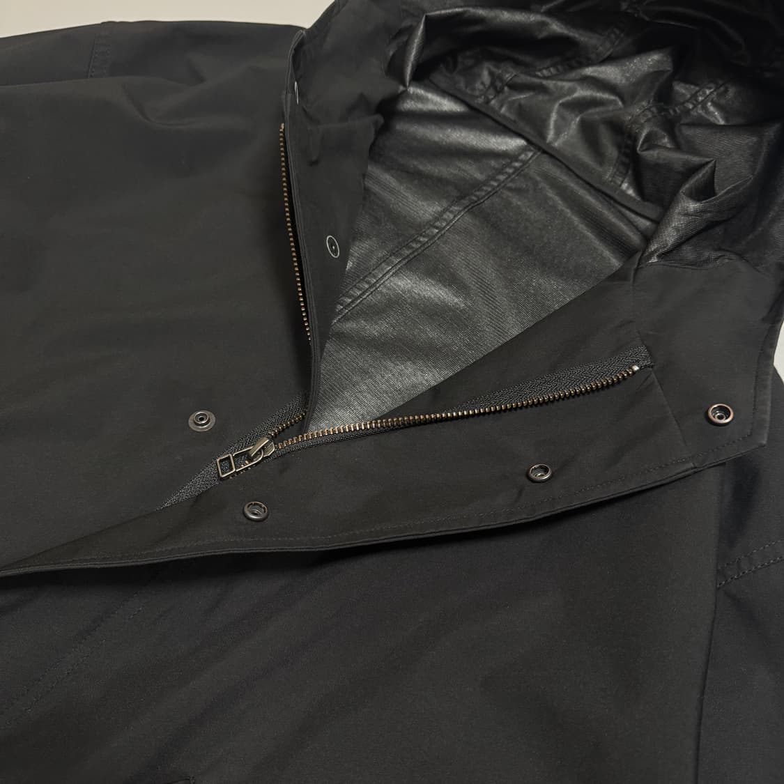 빔즈(B:MING by BEAMS) 블랙컬러 레이어 후드 모즈 코트 상품이미지4