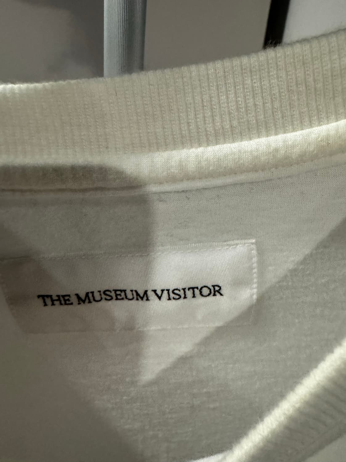 뮤지엄비지터 티셔츠 상품이미지2