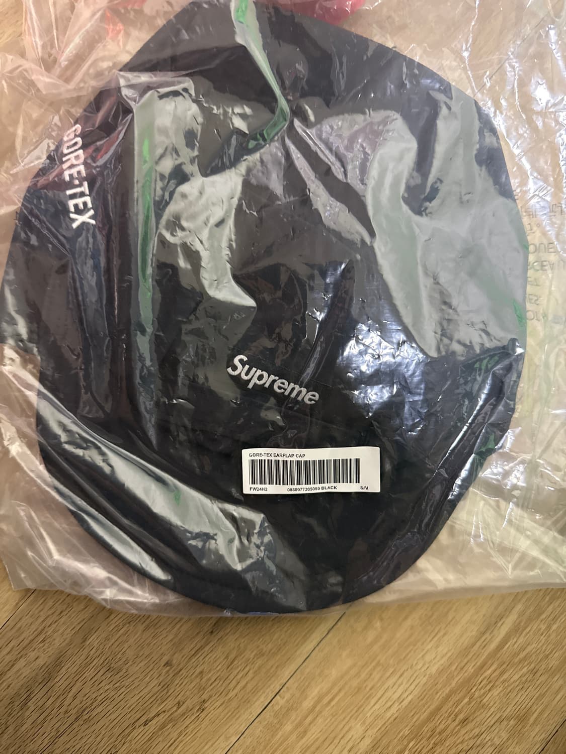 (S/M)슈프림 GORE-TEX 이어플랩 캡- 블랙 상품이미지1