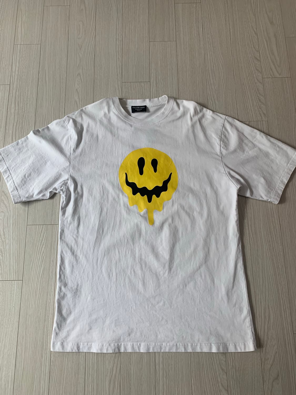 발렌시아가(Balenciaga)의 라지 핏 스마일리 티셔츠 상품이미지1