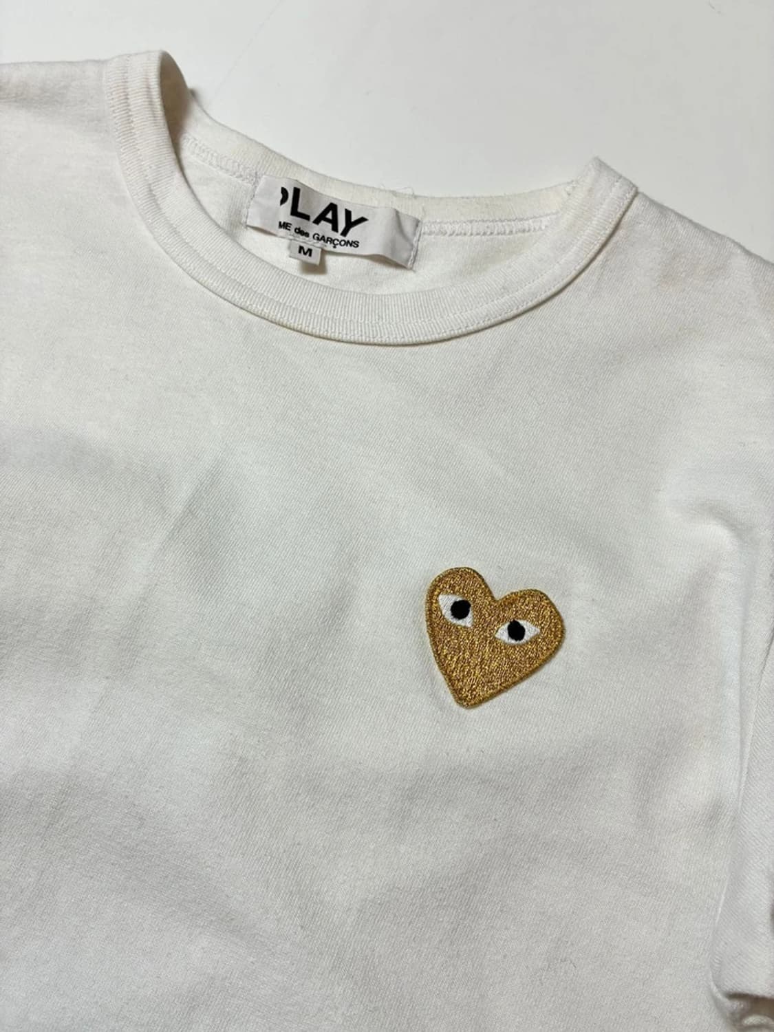 꼼데가르송 우먼스 골드 와펜 반팔 티셔츠 PN9018 상품이미지3