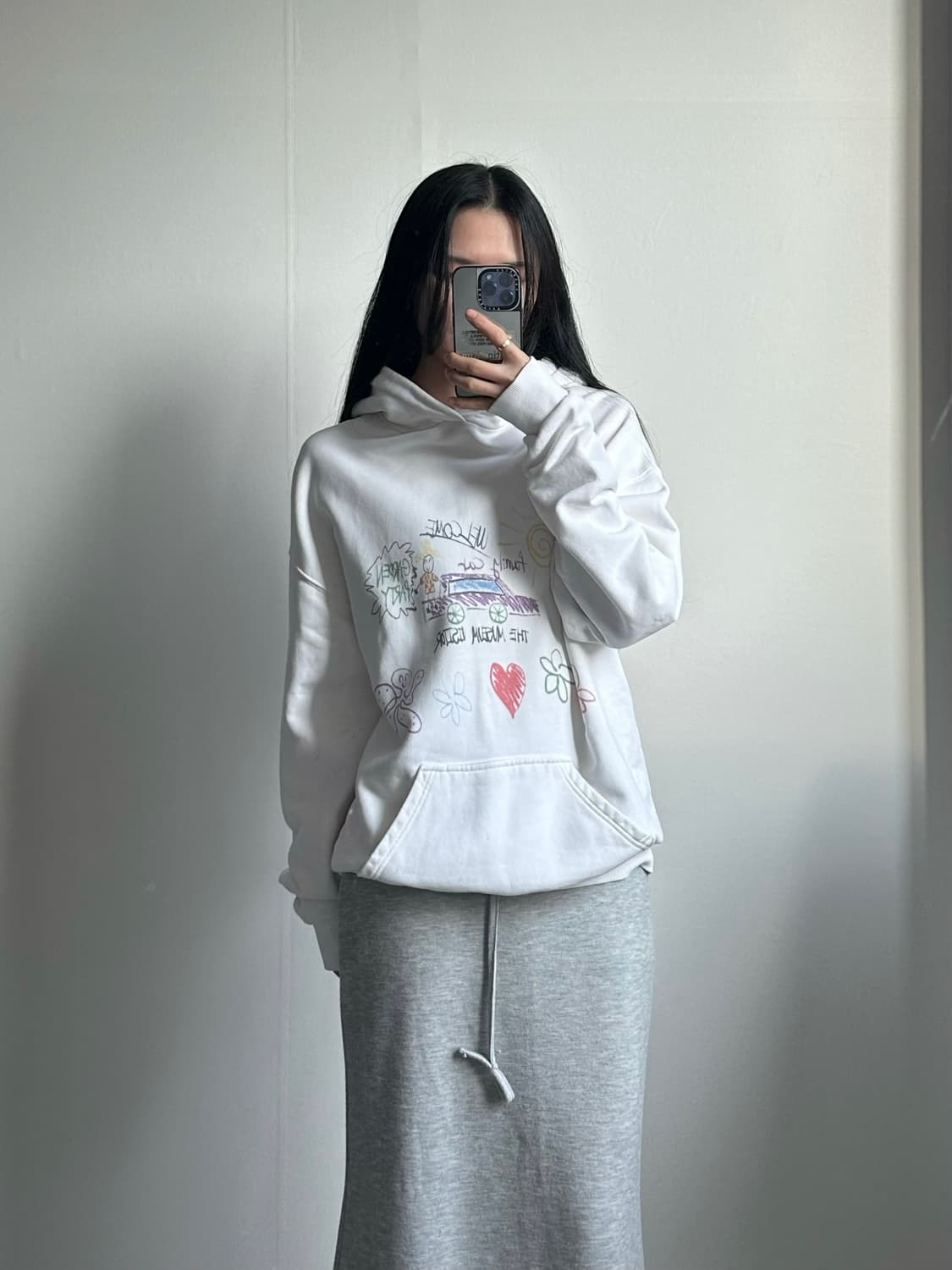 더 뮤지엄 비지터 그래픽 페인팅 후드티 상품이미지1