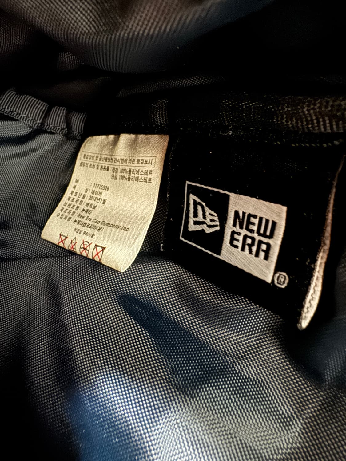 뉴에라 캐리어 백팩 네이비 상품이미지6