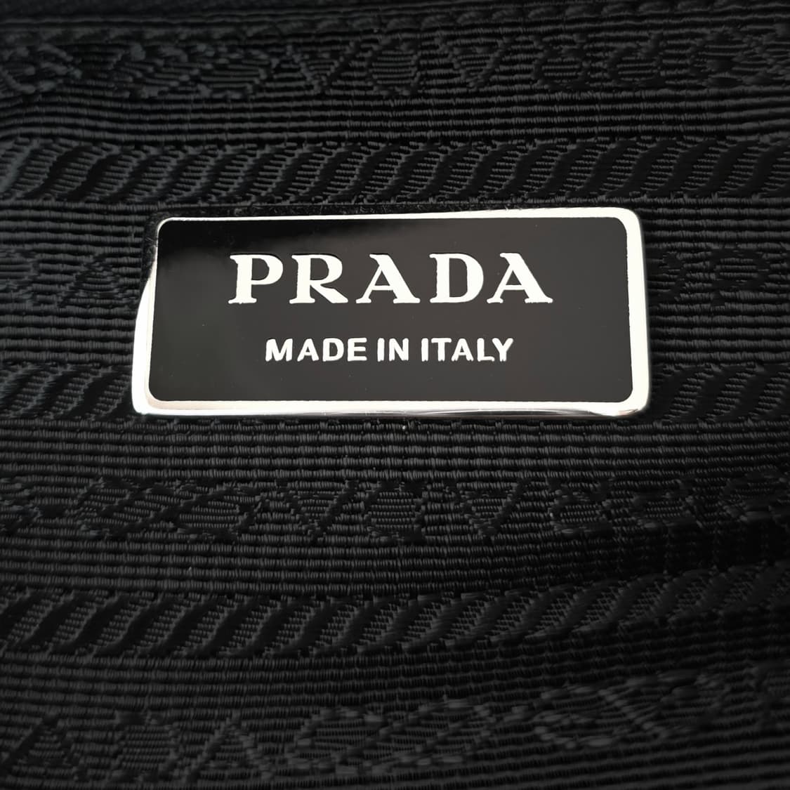 [정품 PRADA] 프라다 나일론 카메라백 남성 크로스백 상품이미지8
