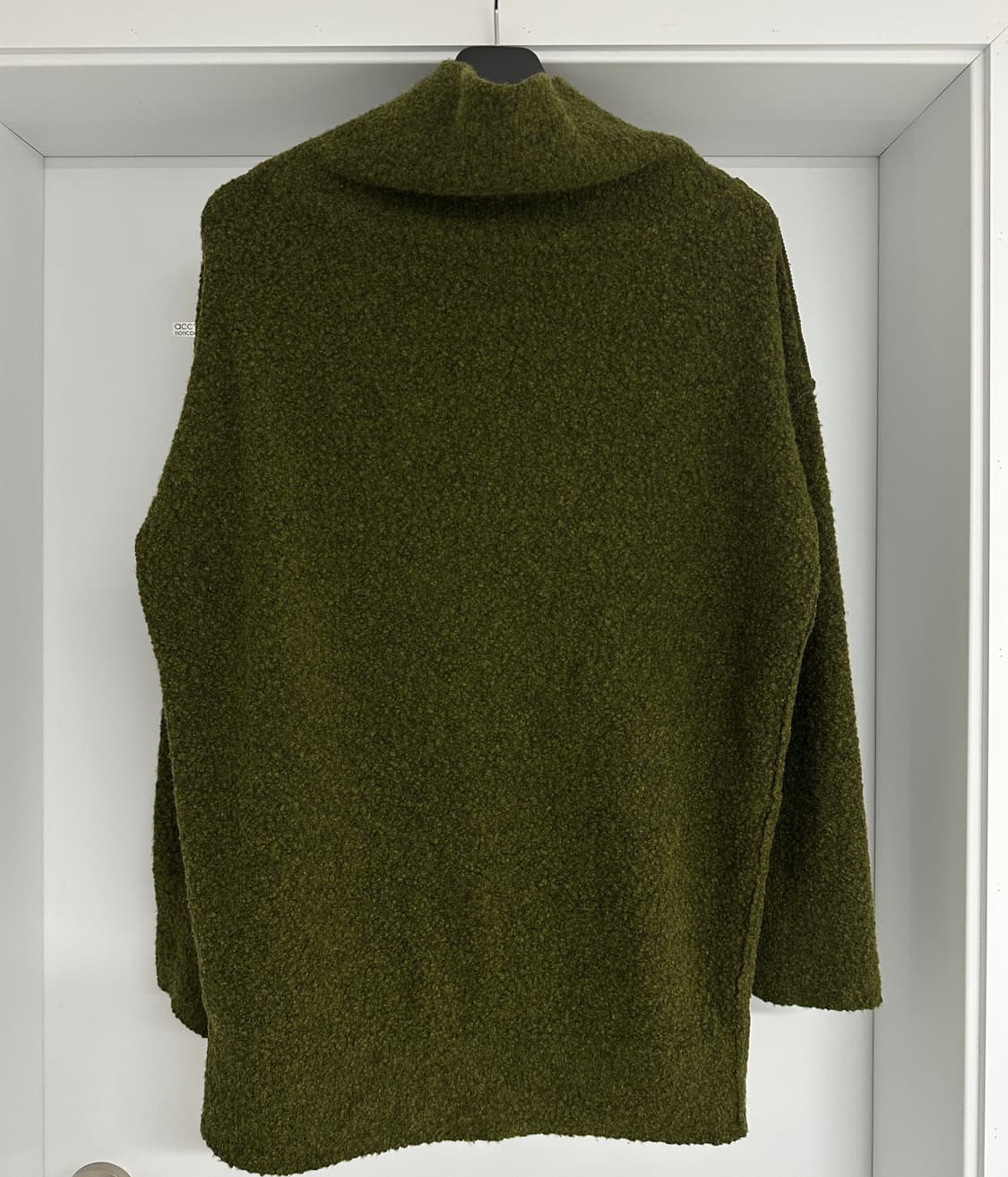 [COS 코스] 여성 터틀넥 부클레 올리브 그린 니트 상품이미지2