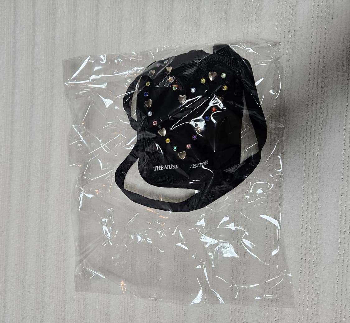 더뮤지엄비지터 하트 젬 미니백 블랙 상품이미지6