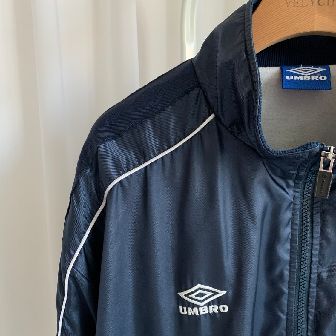 엄브로 UMBRO 빈티지 테이핑 포인트 바람막이 점퍼 상품이미지3