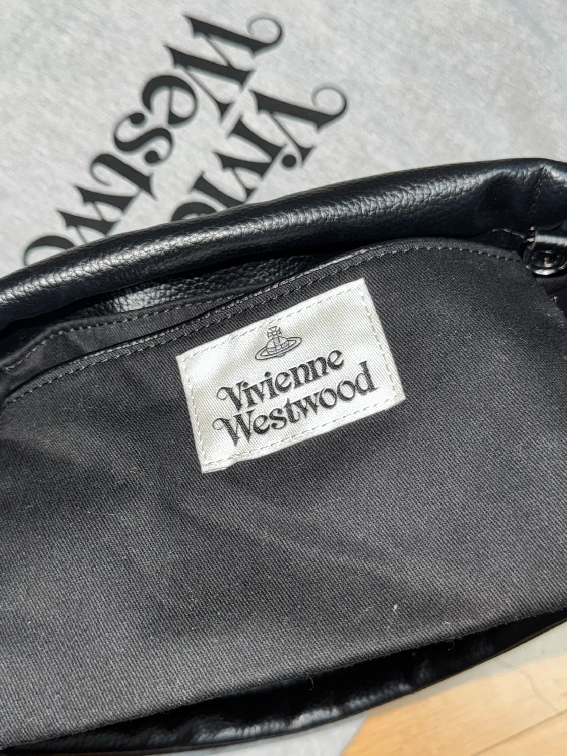 Vivian Westwood 비비안 웨스트우드 힐러리 스몰 버킷백 블랙 상품이미지5