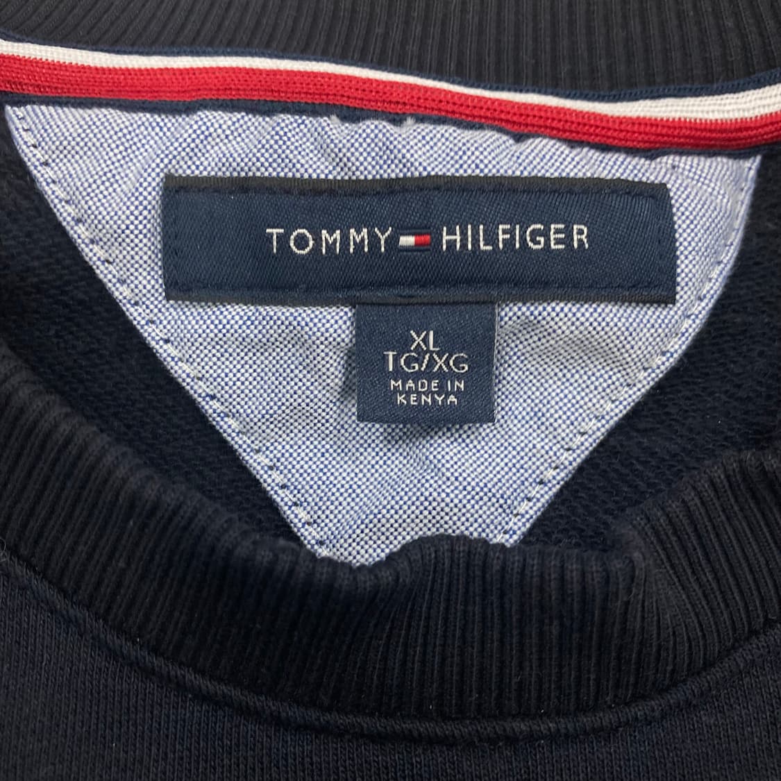 타미힐피거 네이비 컬러 스몰 로고 미니멀 맨투맨 상품이미지3