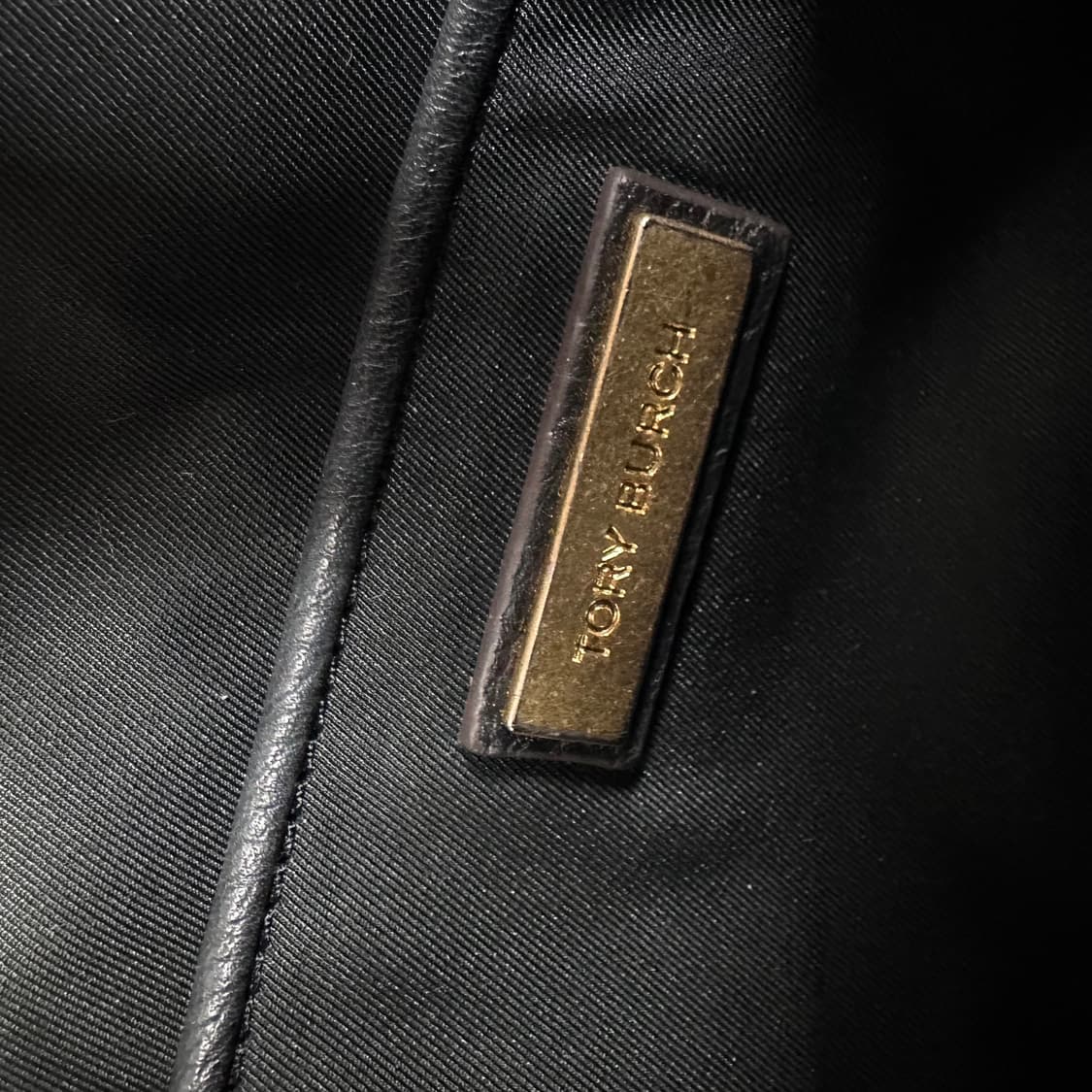 TORY BURCH 토리버치 스티치 가죽 크로스백 상품이미지10