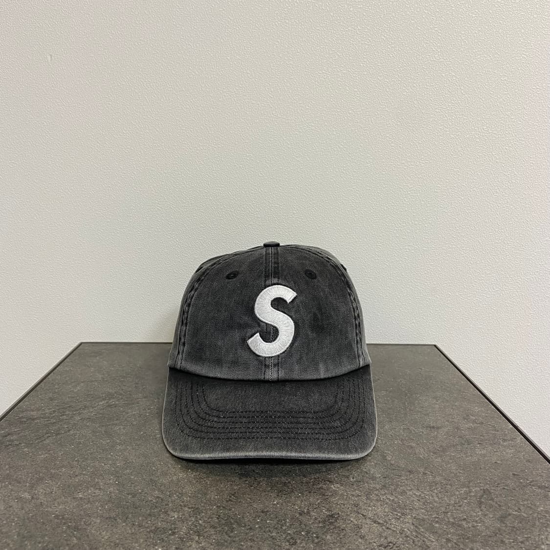 (OS) 슈프림 S로고 볼캡 모자 22FW 피그먼트 블랙 상품이미지1