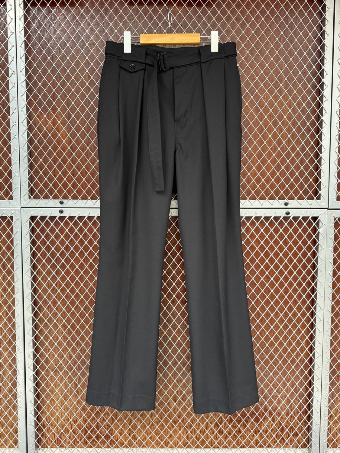 인사일런스 벨티드 투턱 부츠컷 슬랙스 31 상품이미지1