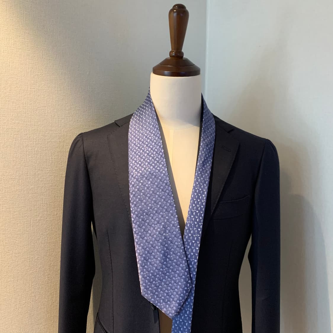 란셀(LANCEL) 프랑스 100실크 명품넥타이 네이비컬러 A+등급 상품이미지1