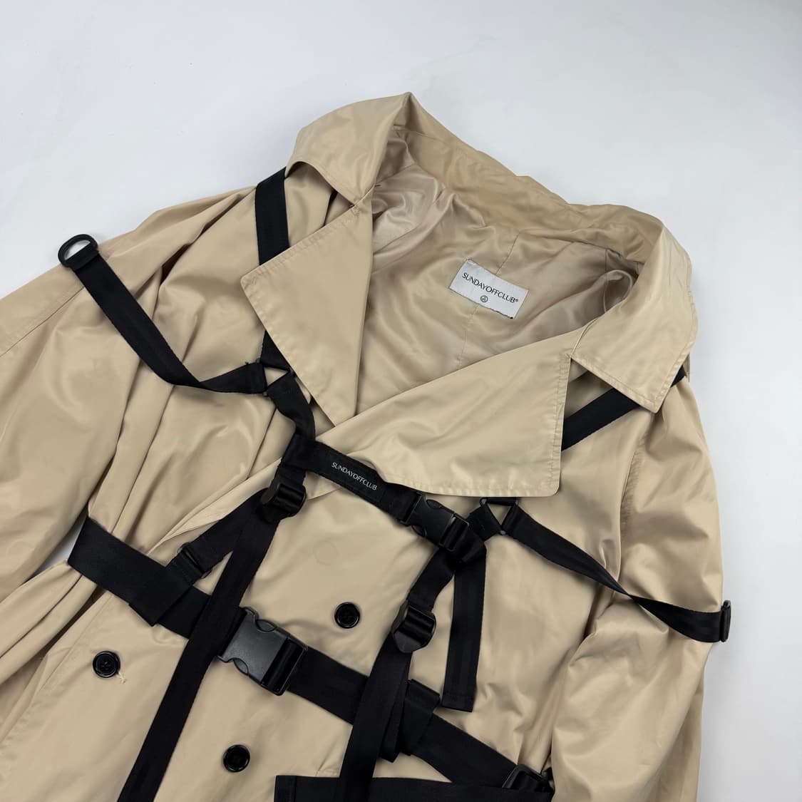 선데이오프클럽 하네스 트렌치코트 상품이미지3