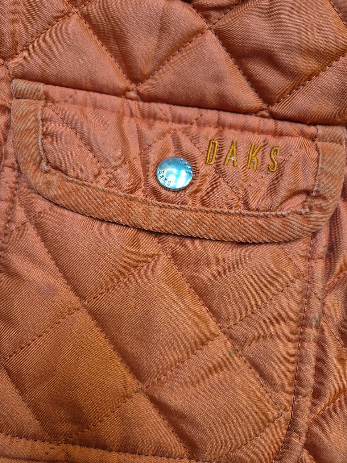 닥스 아동용 퀼팅 자켓 오렌지색상입니다. 사이즈는 110입니다. 겉감은  상품이미지8