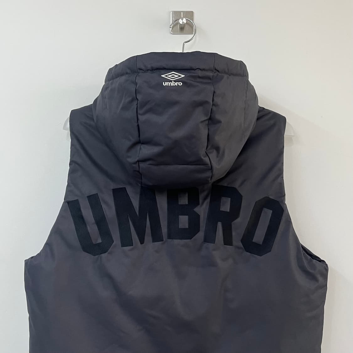 엄브로 자수 빅로고 패딩 조끼 상품이미지5