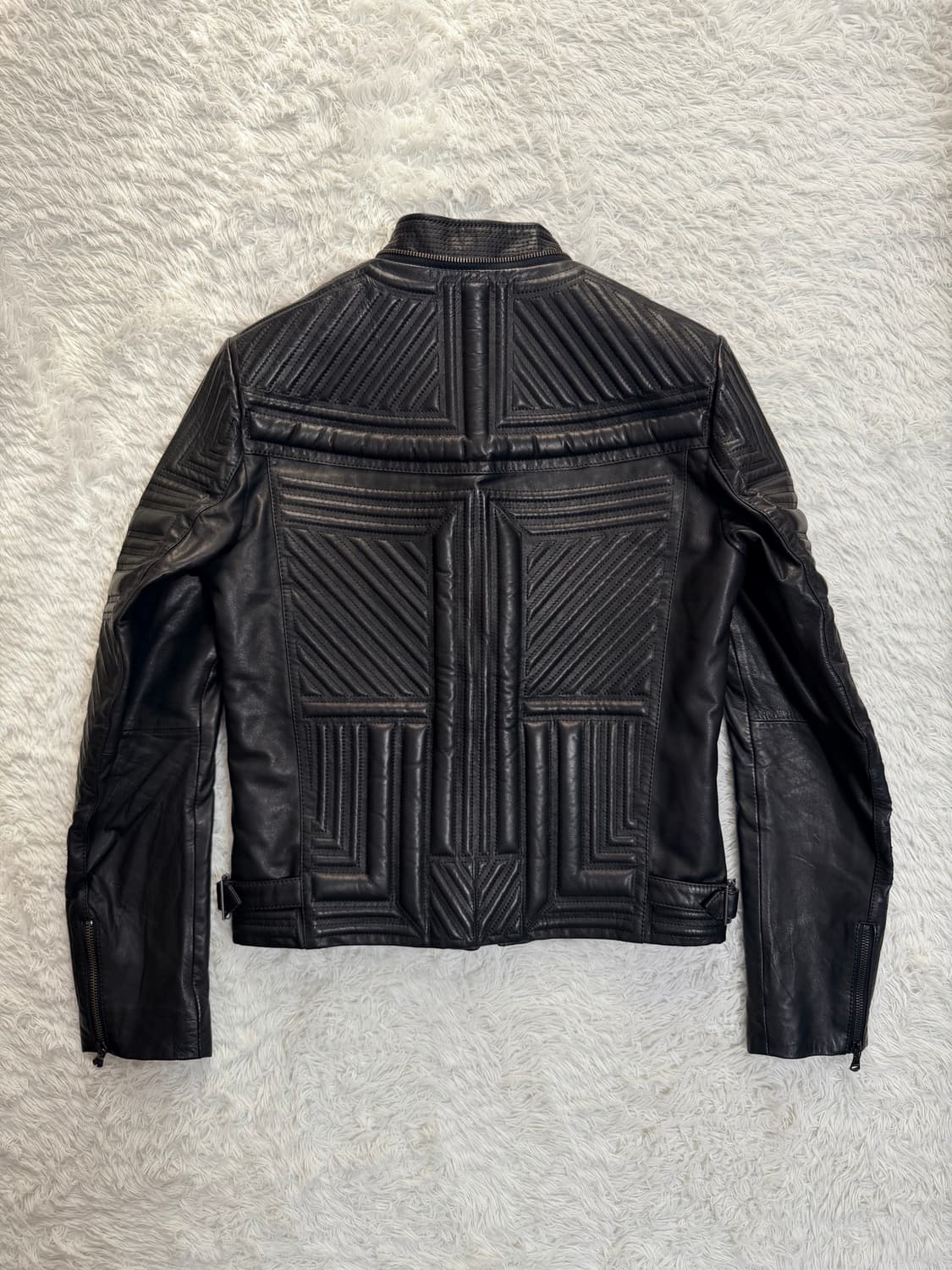 WOOYOUNGMI 솔리드옴므 기하학 입체 퀼팅 램스킨 레더 자켓 상품이미지3