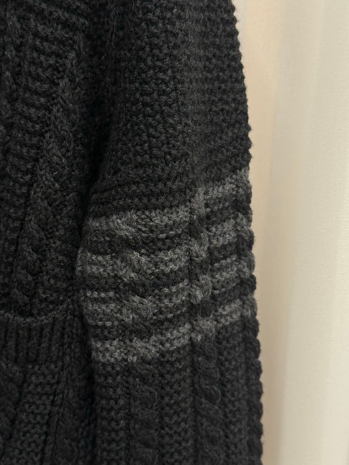 [3] 톰브라운 사선완장 아란케이블 가디건 상품이미지3