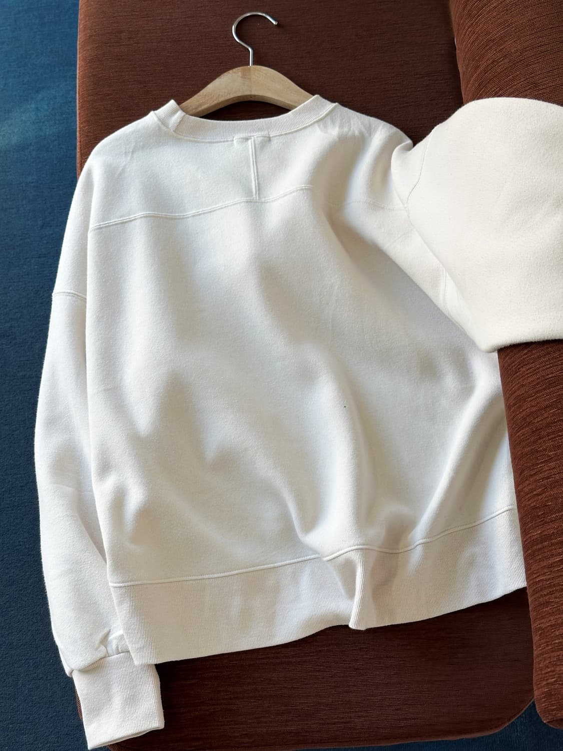 Wide silhouette design patch sweat P/O 상품이미지5