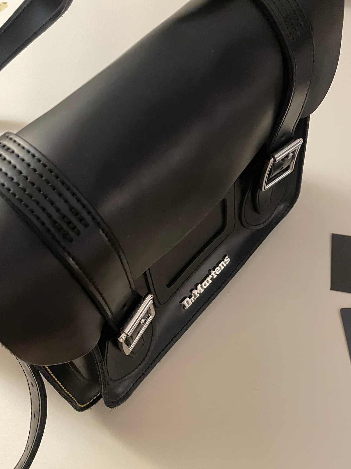 닥터마틴 레더 사첼백 블랙 11인치 상품이미지4