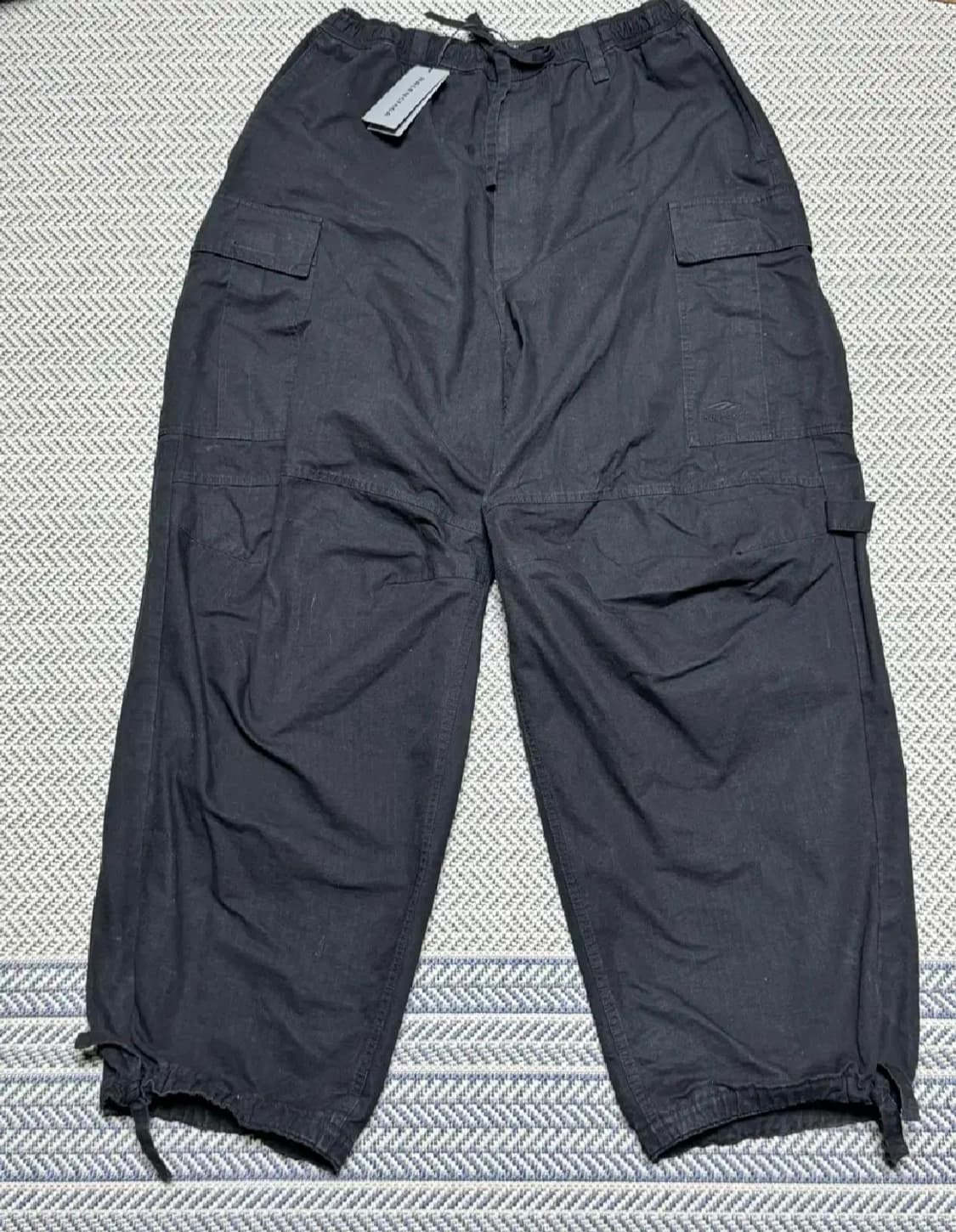 발렌시아가 드로스트링 카고 팬츠 50사이즈 팝니다 상품이미지4