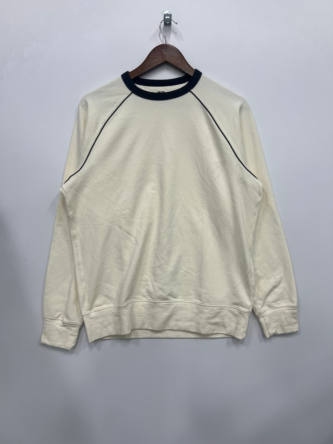 유니클로 옐로우 맨투맨 상품이미지1