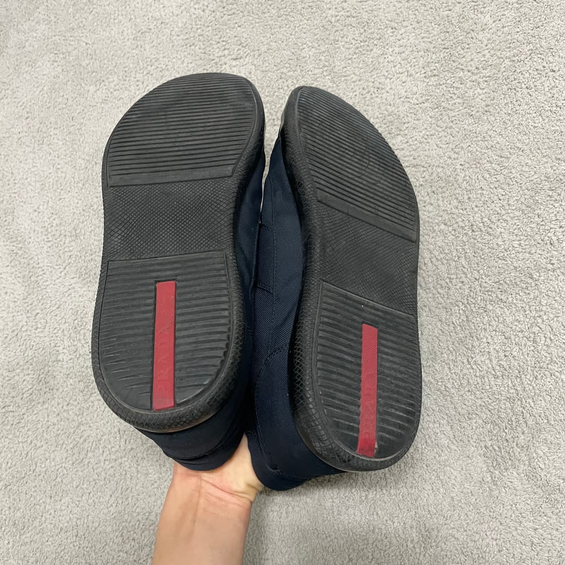 285) 프라다 스포츠 사이드 메탈 로고 스니커즈 미드탑 네이비 상품이미지5