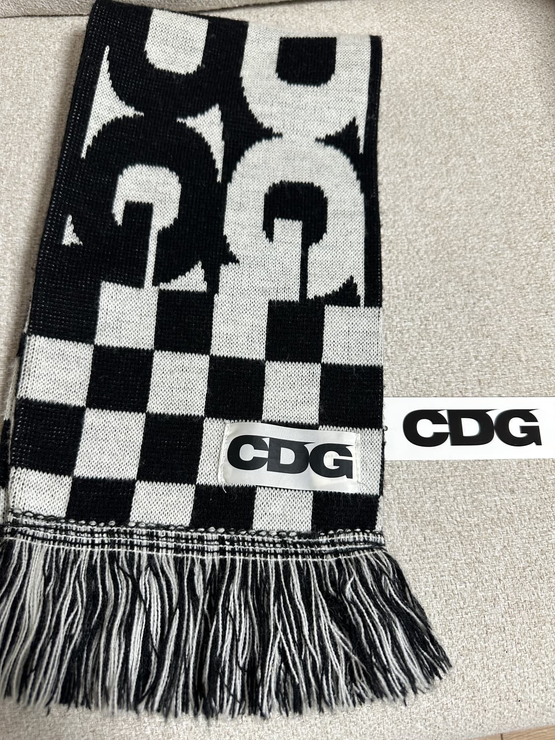 CDG 로고 체크 머플러 화이트 블랙 상품이미지1