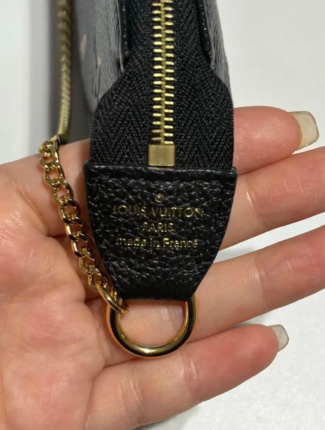 루이비통 악세수아 포쉐트 블랙 정품 새상품급 상품이미지4