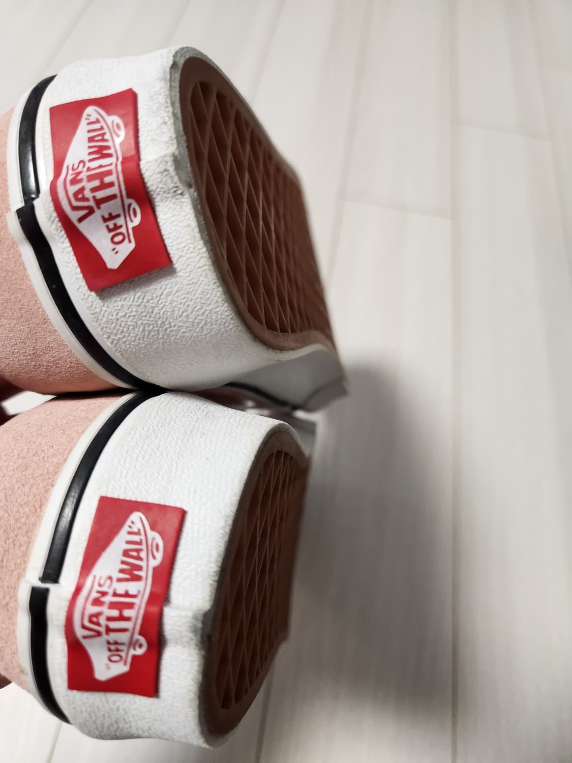 반스 올드스쿨 뮬 파우더 핑크 트루 화이트 사이즈225

실착은 3회 정 상품이미지7