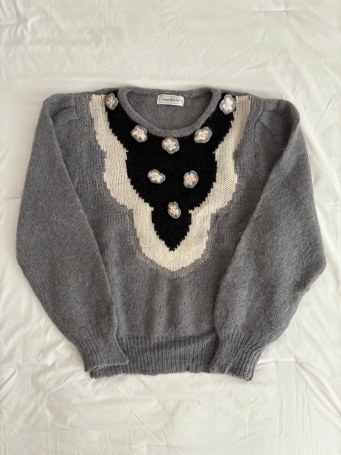 grey corsage sweater 코사지 디테일 니트 상품이미지2