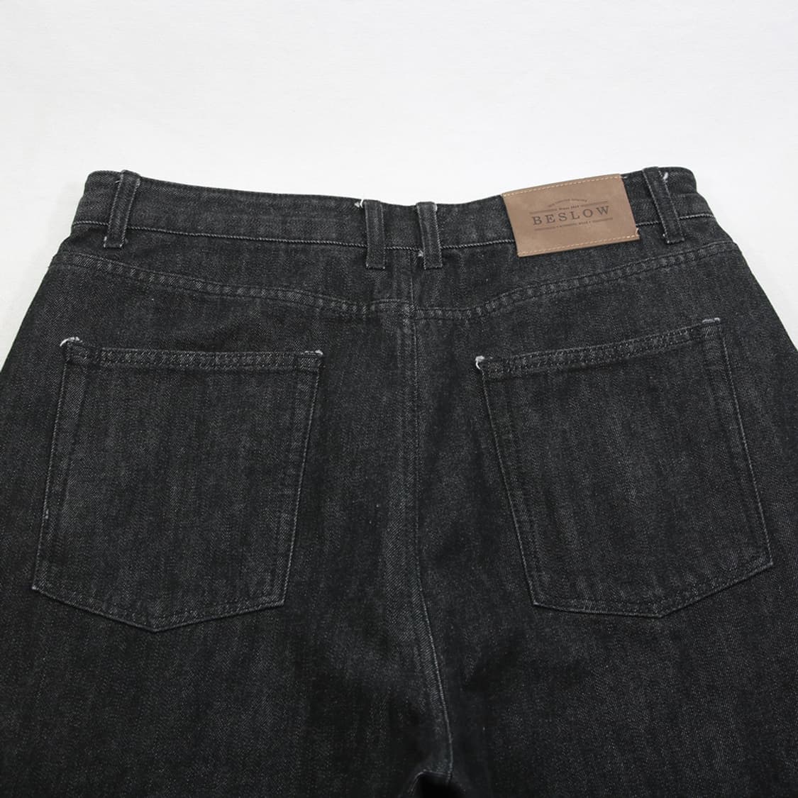 (착용컷) BESLOW 와이드 셀비지 데님 팬츠 (남성용 33.5-34) 상품이미지7