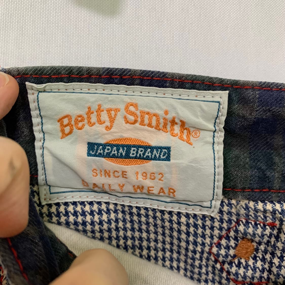 Betty smith 키치 체크 그레이 워싱 데님 백포인트 미디 스커트 상품이미지4
