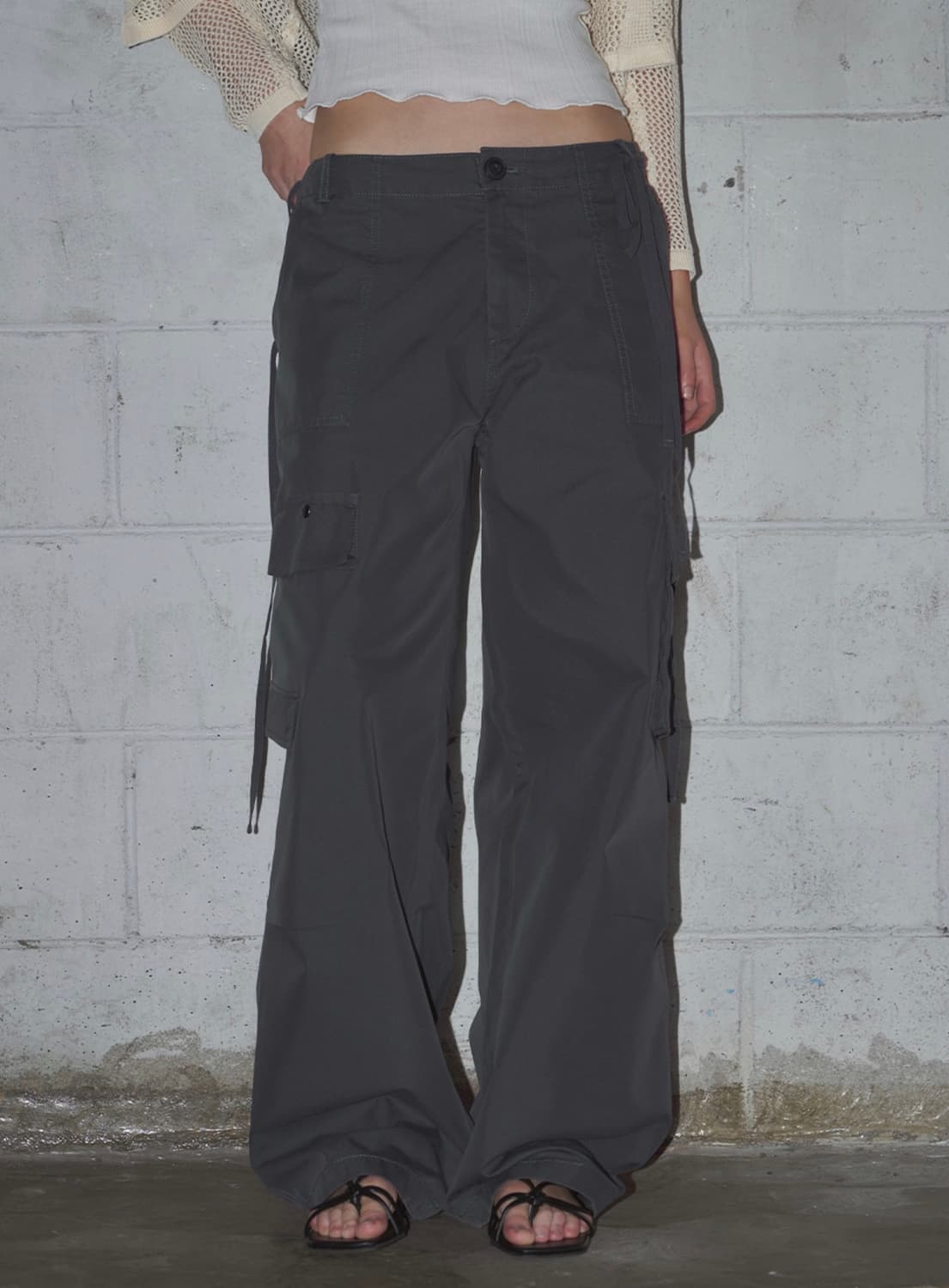 [새상품] [남녀공용] 레더리 플랩 카고 팬츠 다크 그레이 M 상품이미지1