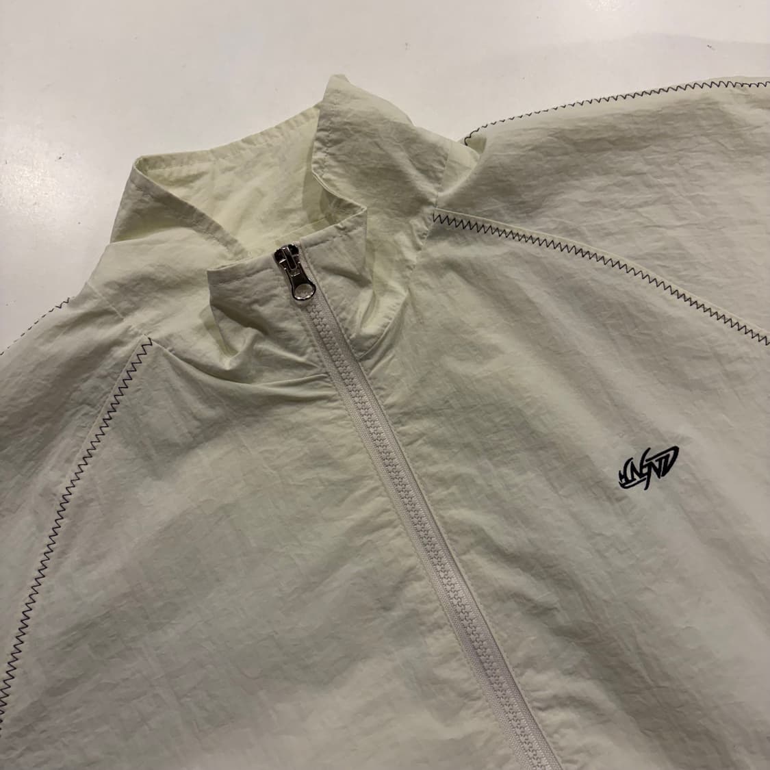 [L] 낫포너드 빅로고 아이보리색 바람막이 점퍼 B478 상품이미지3