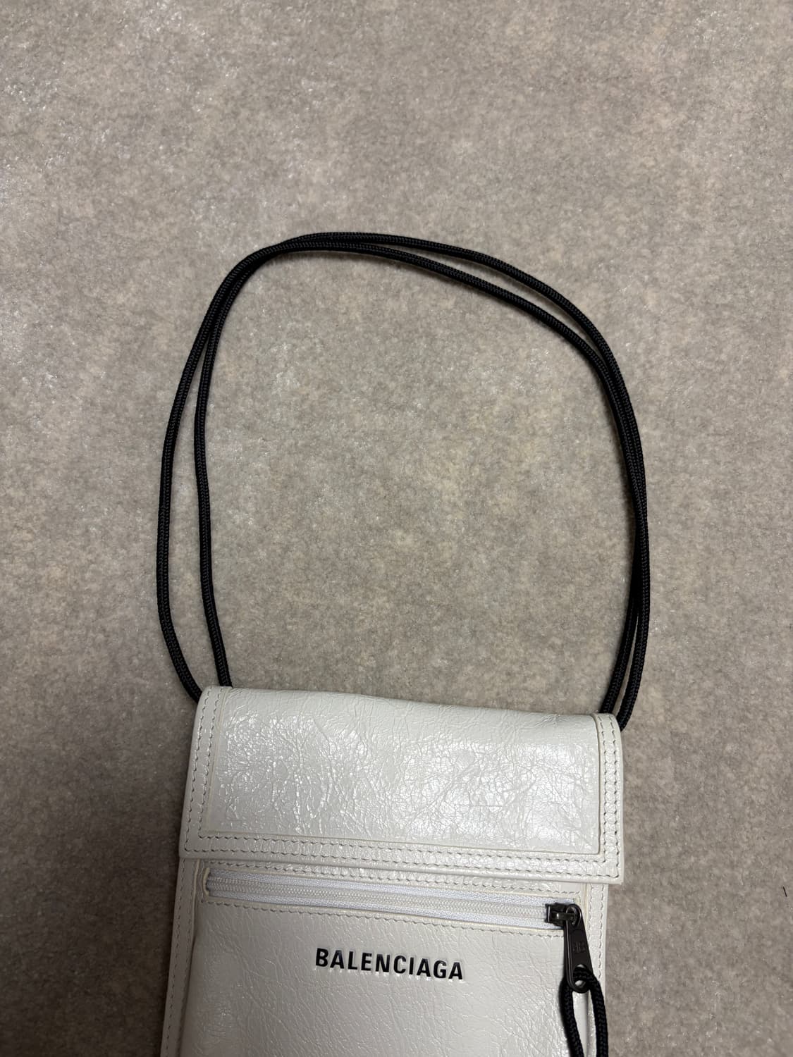 발렌시아가 익스플로러 파우치 가방 새상품 상품이미지8