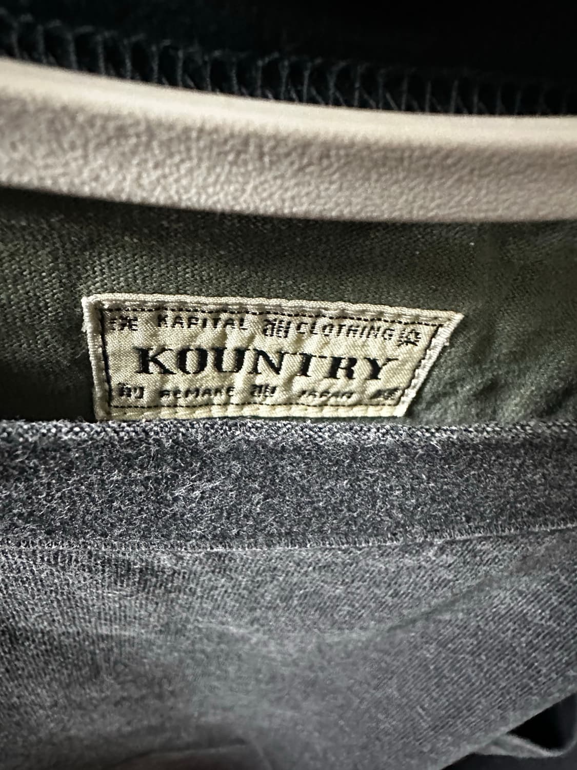 캐피탈 본 투톤 포켓 반팔티 블랙카키 상품이미지5