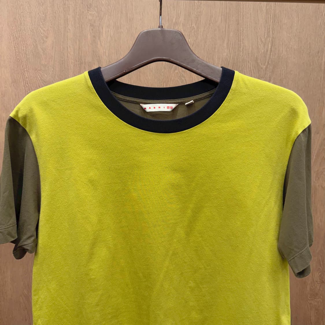 마르니 유니클로 배색 컬러블록 라운드넥 반팔 티셔츠 옐로우 카키 상품이미지4