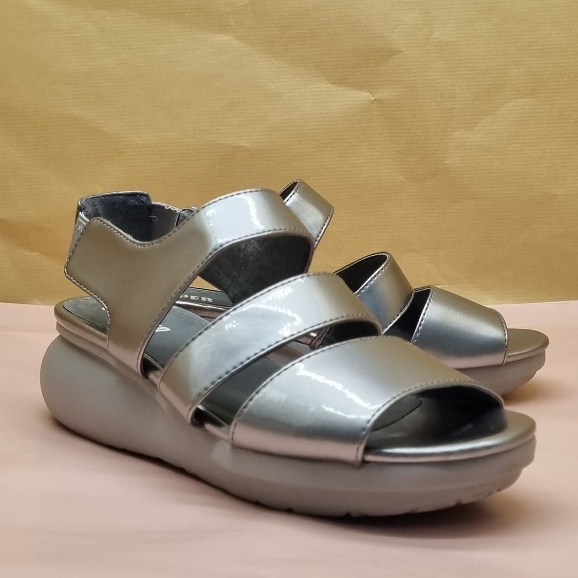 캠퍼 실버 여성샌들 220 굽5 상품이미지1