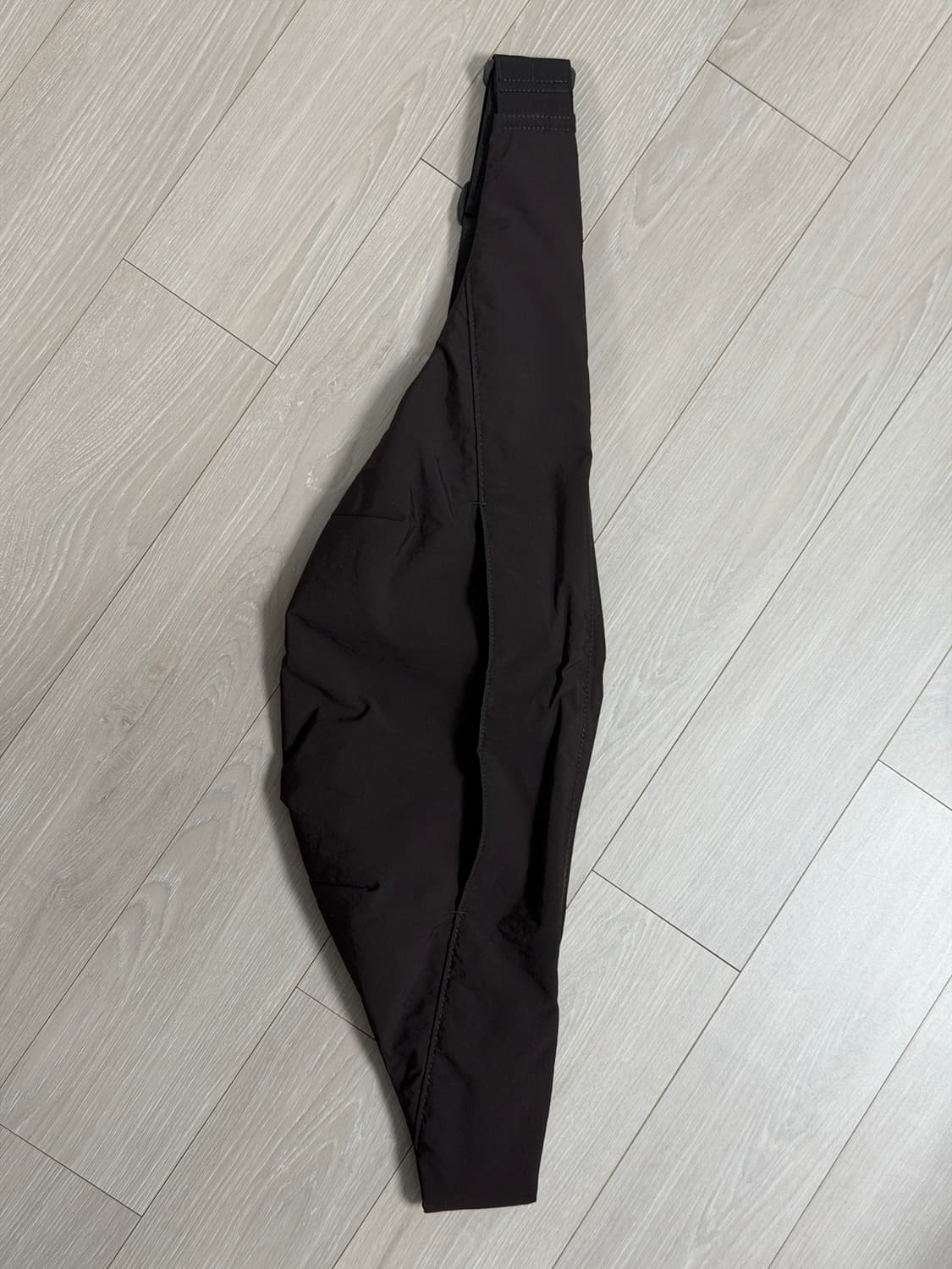 유니클로U 크로스바디백 다크브라운 상품이미지2