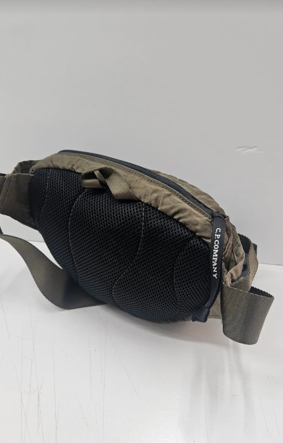 cp컴퍼니 렌즈 크로스백-올리브컬러  상품이미지3