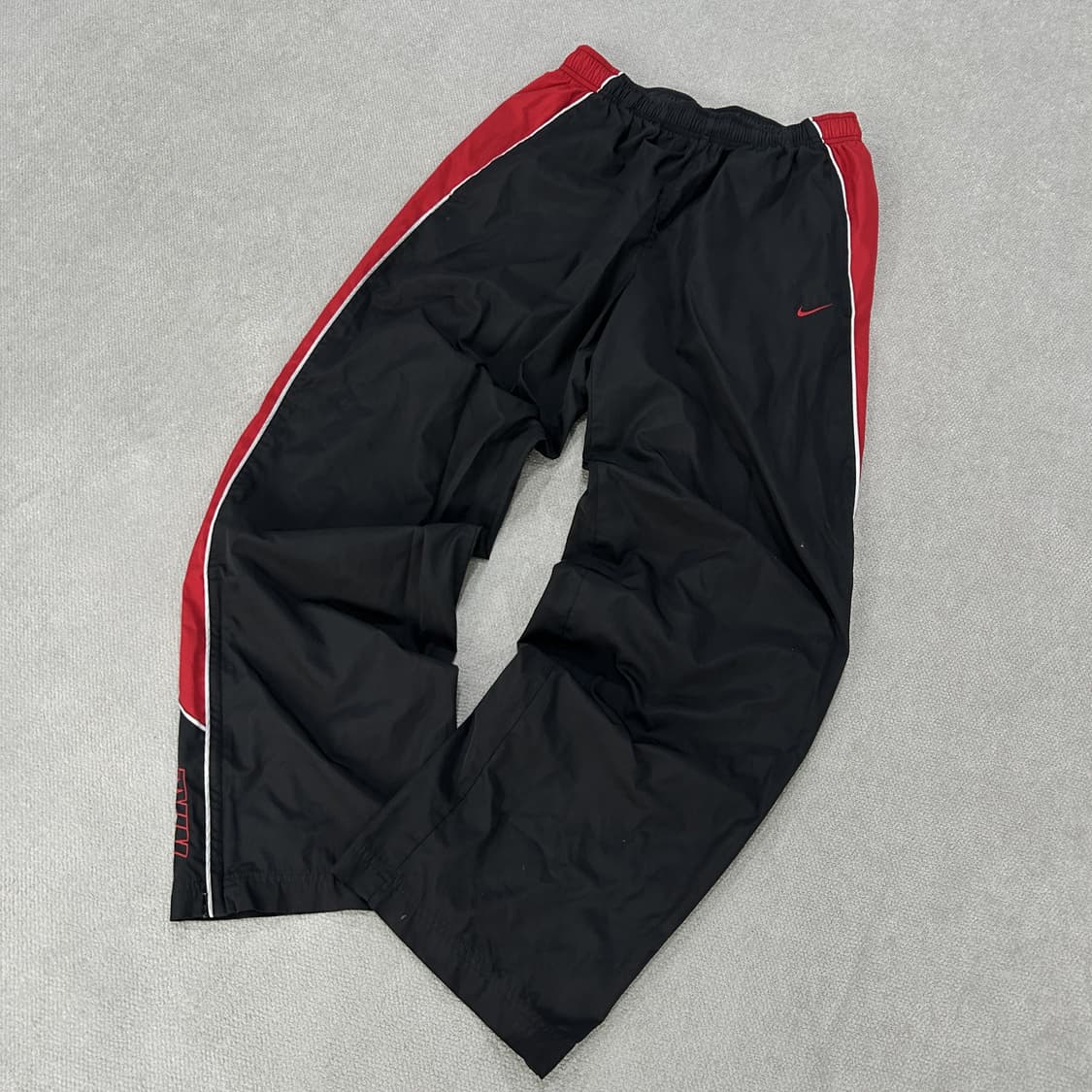 나이키 블랙/레드 트랙 팬츠 m 상품이미지1