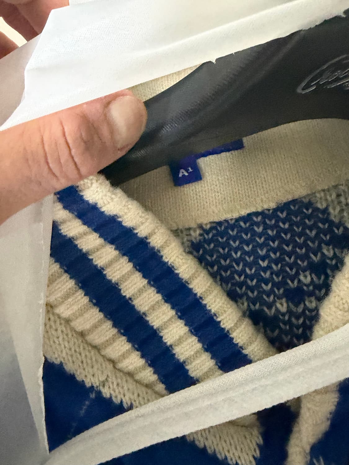 아더에러 테닛 가디건 A1 중고 판매합니다 상품이미지3