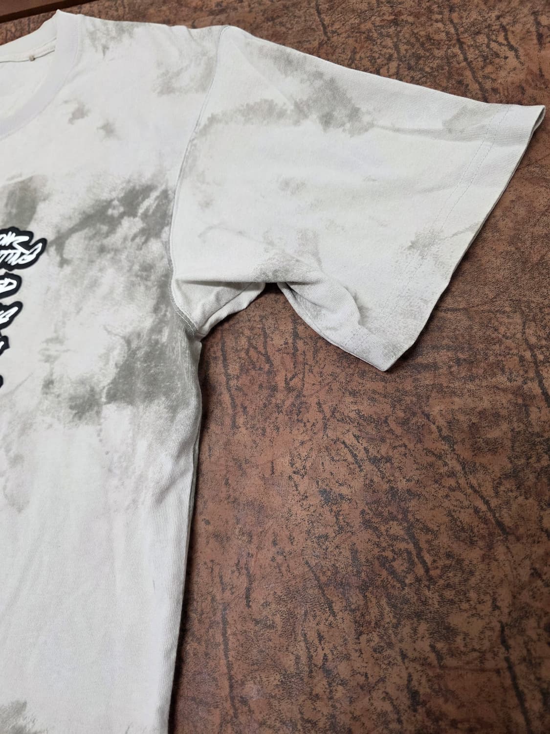 유니클로 x 퓨추라 타이다이 반팔티 M 상품이미지4