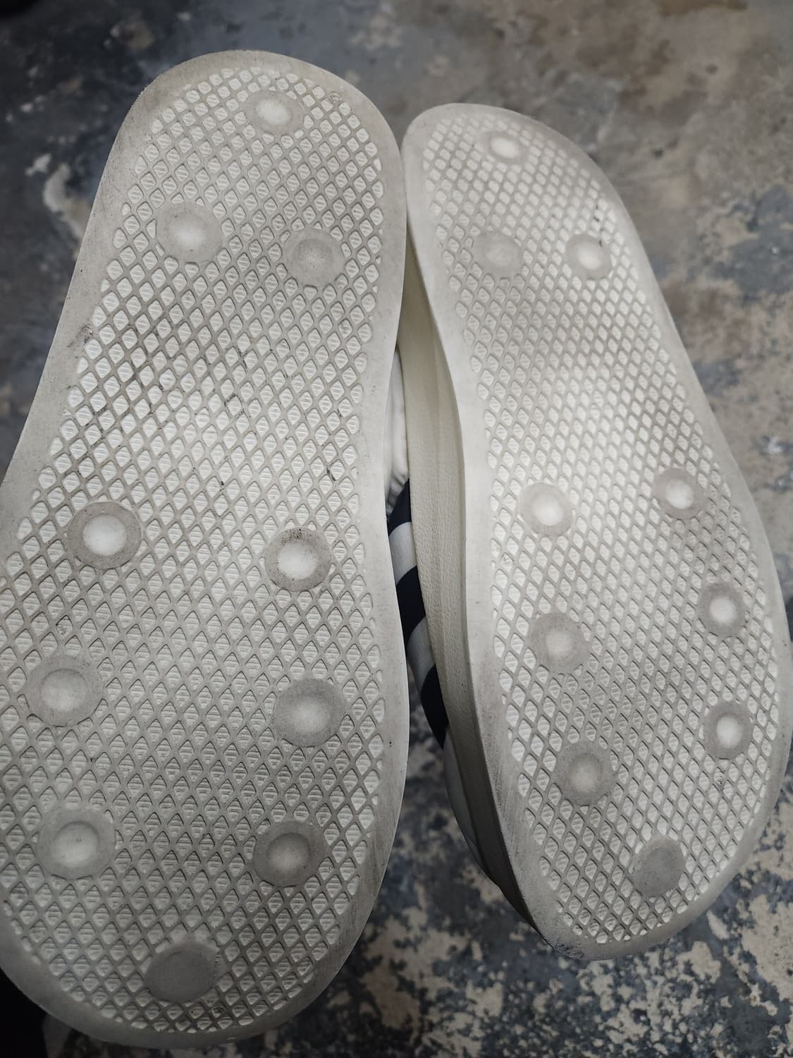 아디다스 퍼피렛 패딩 슬립온 265

 상품이미지5