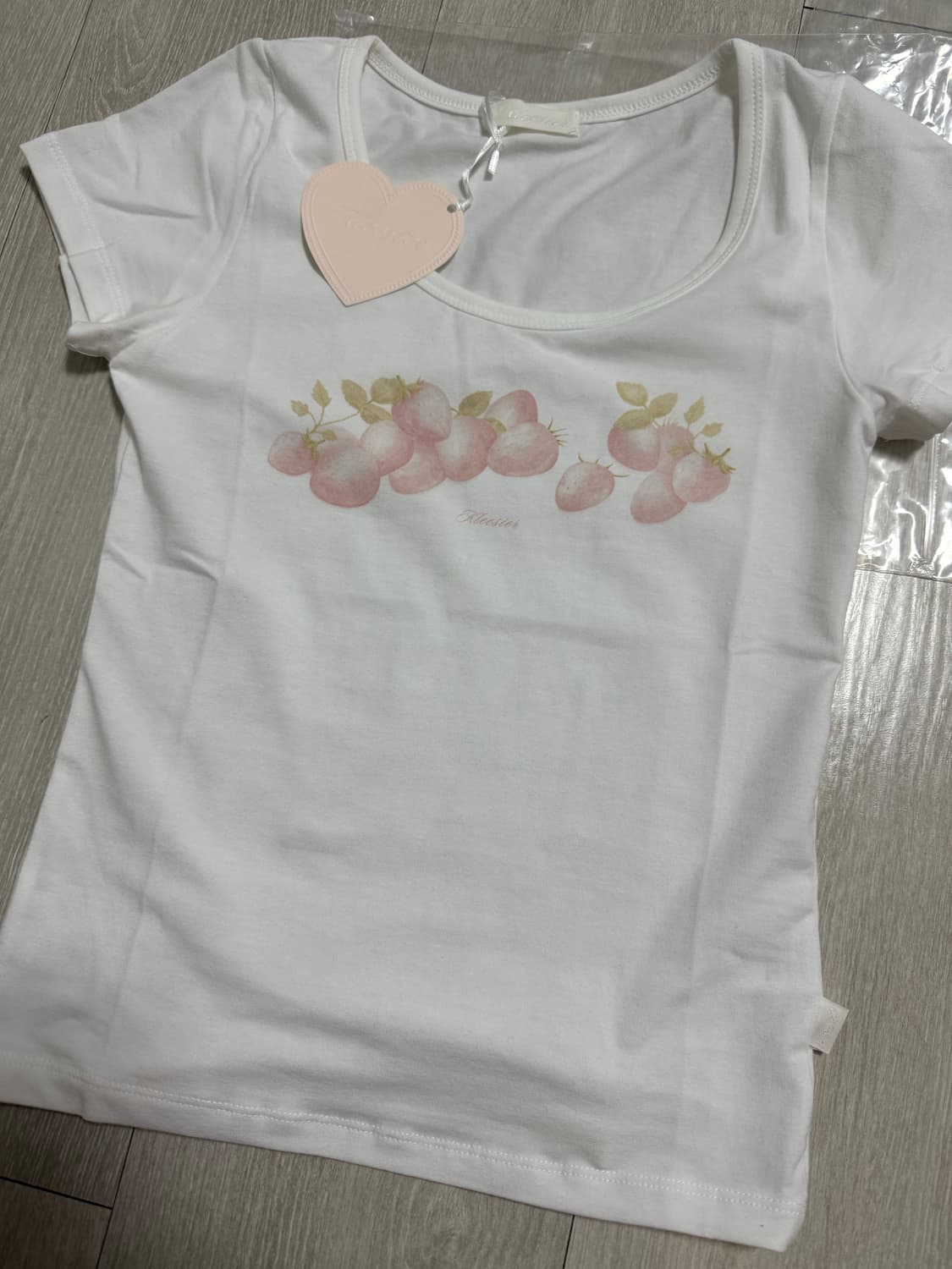 클리시어 Soft strawberry cluster top 상품이미지2
