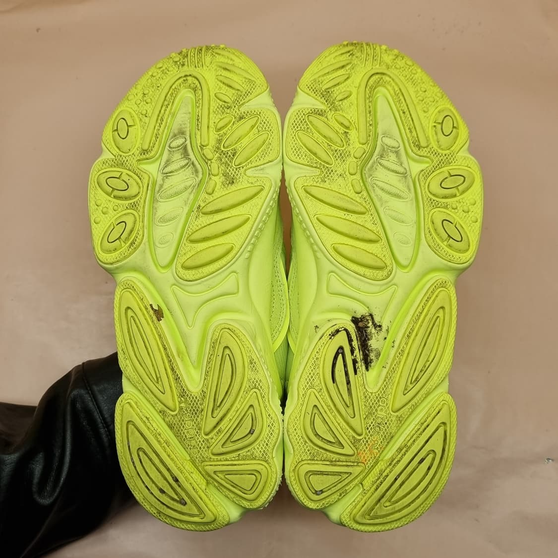 아디다스 오즈위고 형광 여성운동화235  상품이미지3