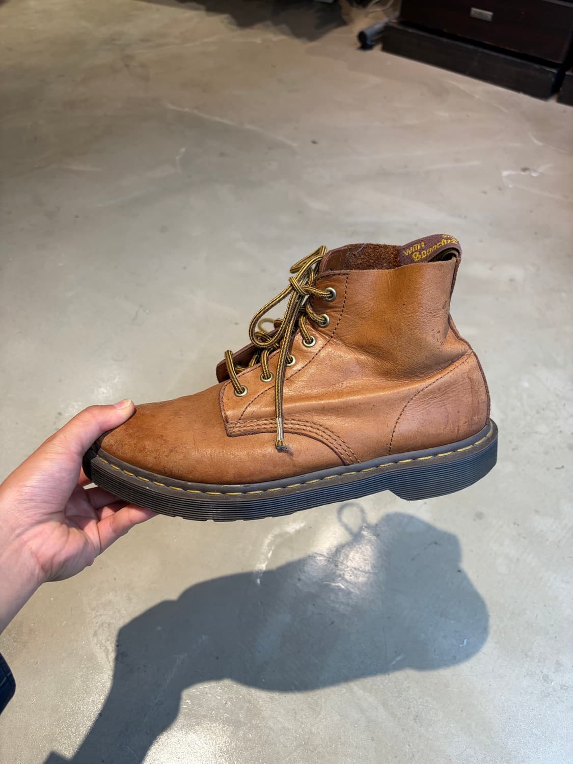 270) Dr. Martens 브라운 레더 6홀 부츠 상품이미지2